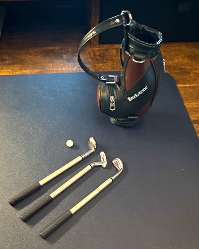 Brookstone mini golf set - mini,